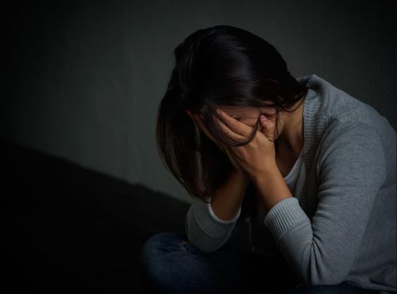 5 Ciri Kepribadian Orang Mudah Menangis Menurut Psikolog