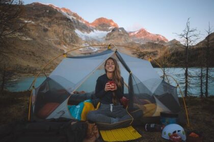 Tips Camping Bareng Teman saat Musim Hujan, Tetap Safety!