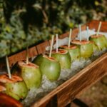 Tips Memanfaatkan Batok Kelapa Muda, Gak Jadi Sampah!