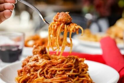Cara Makan Spaghetti yang Benar Ala Orang Italia