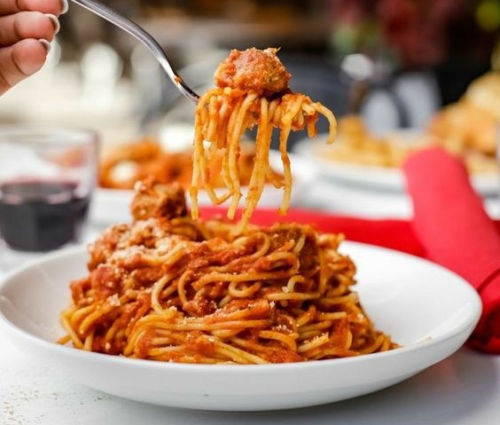 Cara Makan Spaghetti yang Benar Ala Orang Italia