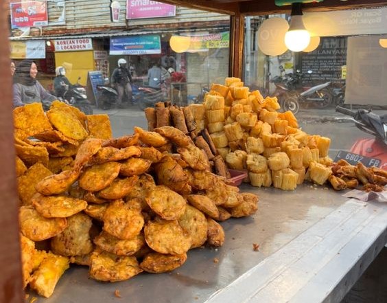 Daftar Jajanan Indonesia dengan Lemak Trans Tinggi