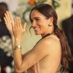 Meghan Markle Pakai Gaun Bernama Windsor Saat ke Nigeria
