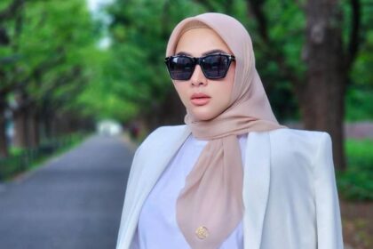 Gaya Bumil Ala Syahrini, 'Sembunyikan' Perut dengan Tas Hermes