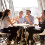 Tips Memulai Percakapan dengan Rekan Kerja di Kantor Baru