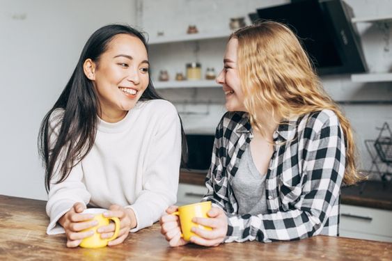 5 Zodiak Terkenal Open Minded, Gak Suka Asal Judging!