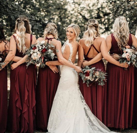 Referensi Gaya Bridesmaid, Tetap Kompak Walau Tak Sama!