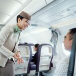Alasan Pramugari Sapa Penumpang saat Naik Pesawat