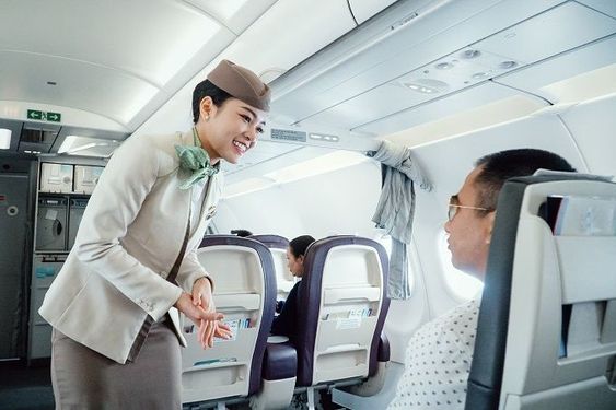 Alasan Pramugari Sapa Penumpang saat Naik Pesawat