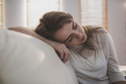 5 Alasan Seseorang Suka Memendam Perasaan