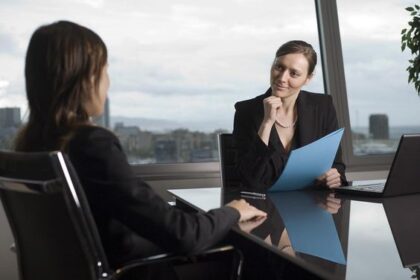 7 Cara Membuat HR Terkesan Saat Wawancara Kerja, Yuk Catat!