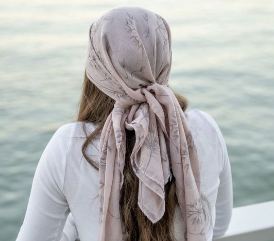 Headscarf Jadi Tren Musim Ini, Begini Mix & Match Para Artis!
