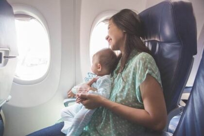 Pilot Bagikan Cara Cegah Bayi Rewel di Pesawat, Yuk Catat!