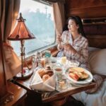 Daftar Makanan Sebaiknya Kamu Hindari Saat di Kereta