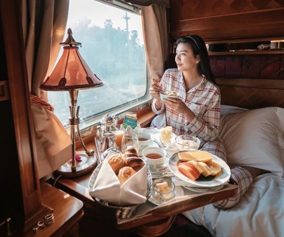 Daftar Makanan Sebaiknya Kamu Hindari Saat di Kereta