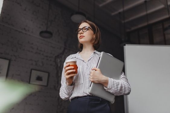 7 Sifat Penanda Perempuan Siap Sukses, Masa Depannya Cerah!