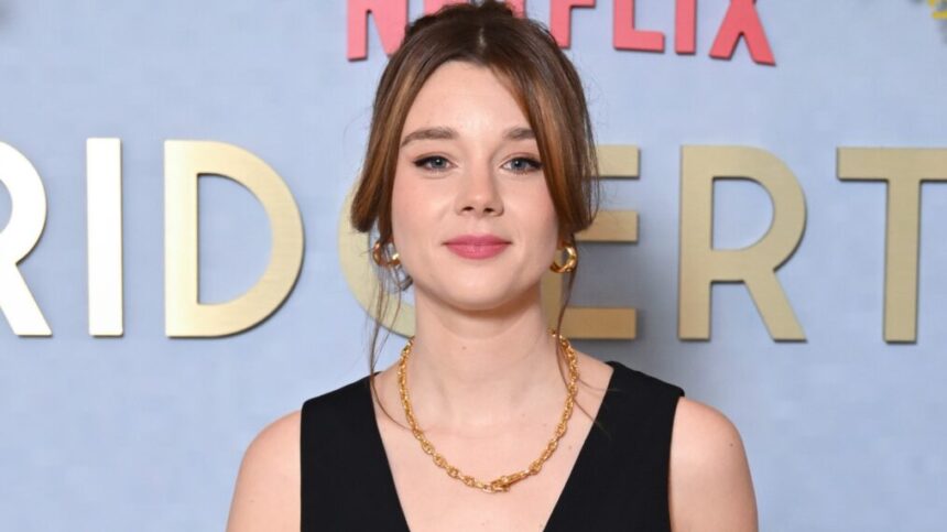 Cara Claudia Jessie Pakai Ulang Outfit Red Carpet-nya!