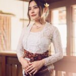 4 Kain Tradisional Cocok untuk Padu Padan Kebayamu!