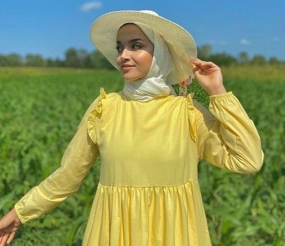 10 Pilihan Warna Hijab Untuk Baju Kuning
