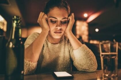 5 Zodiak yang Selalu Merasa FOMO, Kamu Termasuk?