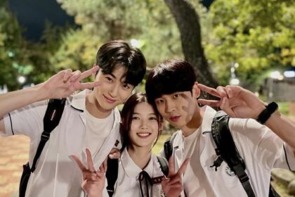 5 Film Bertemakan Cinta Segitiga di Netflix, Bikin Gregetan!