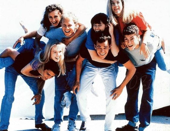 Fashion 90-an Hits dari Serial Lawas Beverly Hills 90210