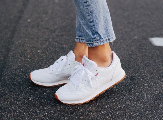 5 Jenis Sepatu yang Perlu Kamu Pikirkan Ulang Sebelum Beli