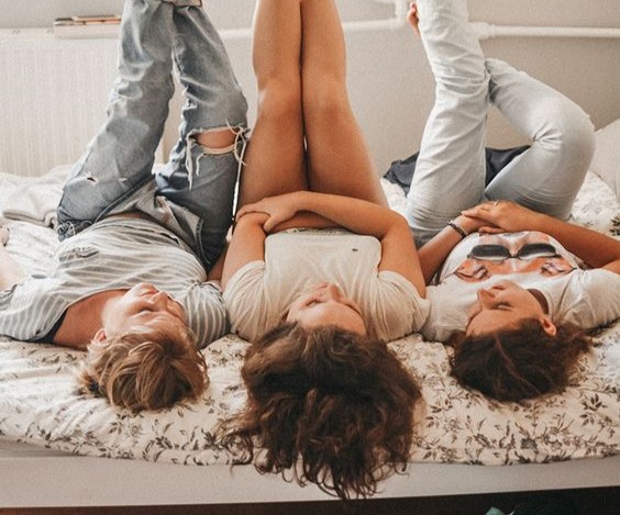 5 Zodiak yang Paling ‘Soft Spoken’, Nyaman Jadi Tempat Curhat!