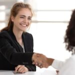 5 Tips agar Kamu Lebih Berani saat Memulai Perkenalan