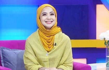 9 Artis Cantik Ini Putuskan Berhijab Setelah Pulang Umrah