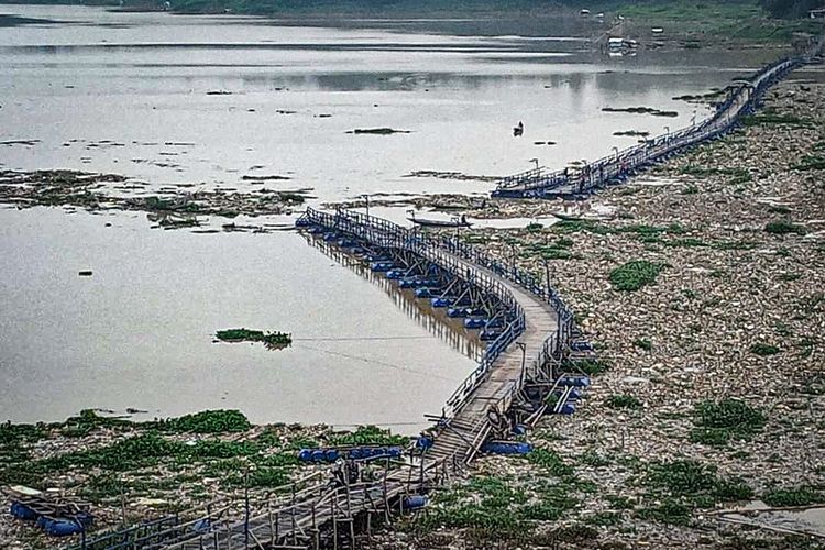 Deretan Fakta Kontaminasi Obat Demam di Sungai Citarum