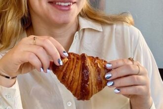 Cara yang Tepat Makan Croissant Menurut Pakar Etiket