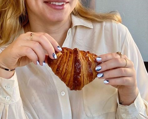 Cara yang Tepat Makan Croissant Menurut Pakar Etiket