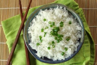 5 Efek Samping Kebanyakan Makan Nasi Putih, Wasapada!
