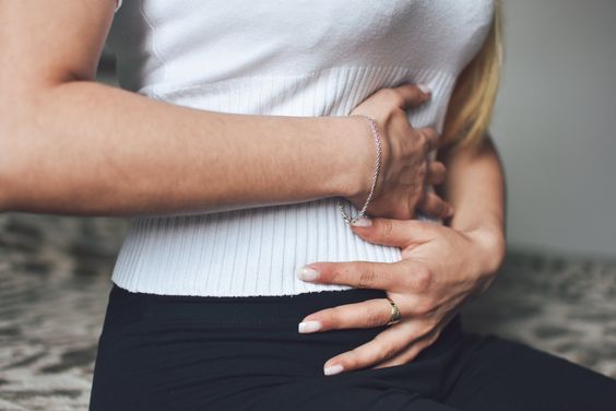 7 Cara Mengatasi Asam Lambung di Malam Hari
