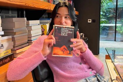Deretan Selebriti yang Miliki Book Club, Ada Dua Lipa!
