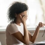 4 Tips Merawat Mata yang Gampang Lelah Saat Menatap Layar