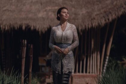 7 Selebriti Indonesia Hobi Pakai Kebaya, Ada Idolamu?