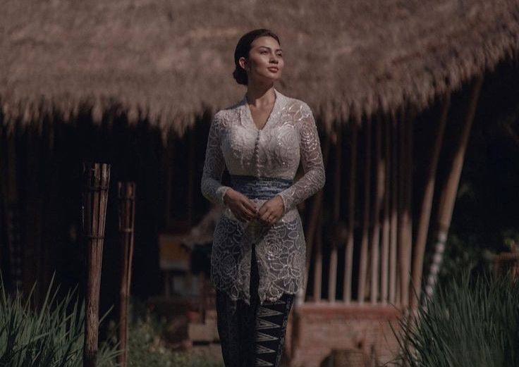 7 Selebriti Indonesia Hobi Pakai Kebaya, Ada Idolamu?