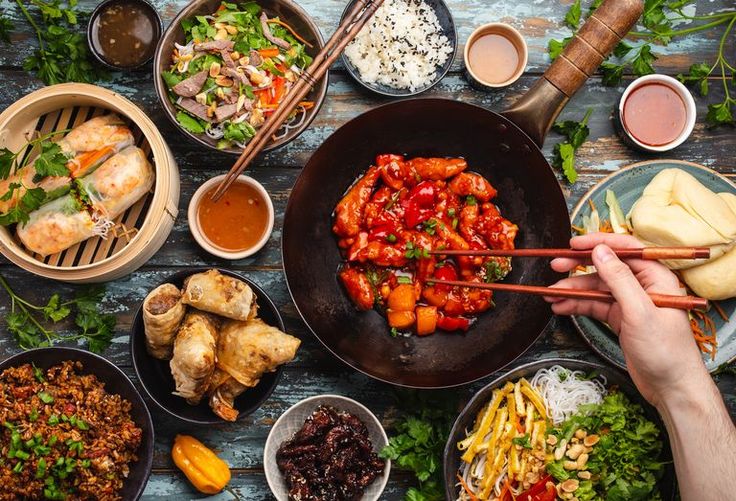 Mengenal Makna Mukbang, Bukan Makan Porsi Super Banyak!