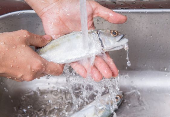 5 Bahan Alami Penghilang Bau Amis Setelah Mencuci Ikan