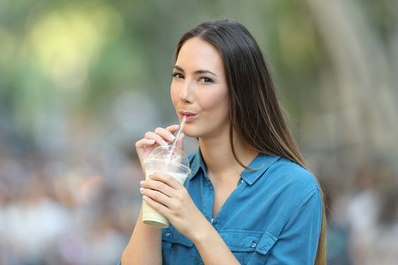 Fresh Milk vs Oat Milk, Mana yang Lebih Sehat?
