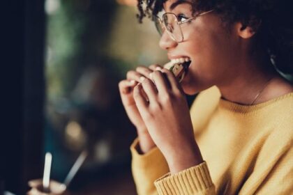 Perbedaan Emotional Eating Vs Lapar Beneran, Jangan Keliru!