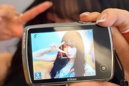7 Potret Idol K-Pop dengan Kamera Digital yang Lagi Hits di Kore!